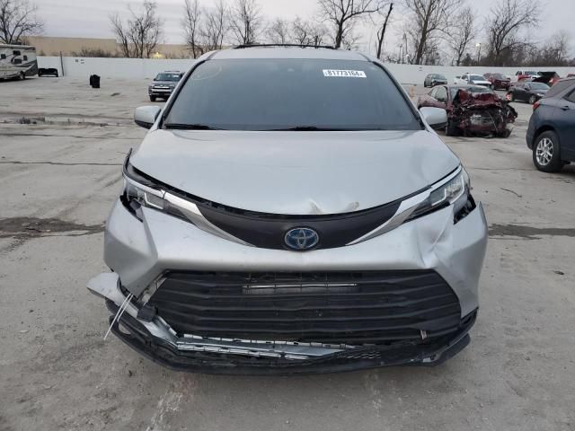 2022 Toyota Sienna LE