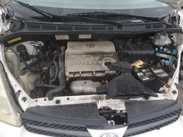 2004 Toyota Sienna CE