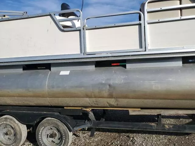 2001 Suntracker Boat With Trailer