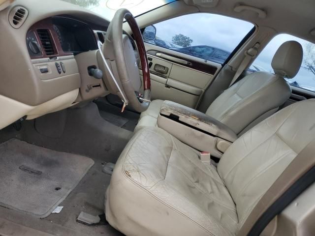 2005 Lincoln Town Car Signature Limited