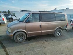 Salvage cars for sale from Copart Chicago: 1998 GMC Safari XT