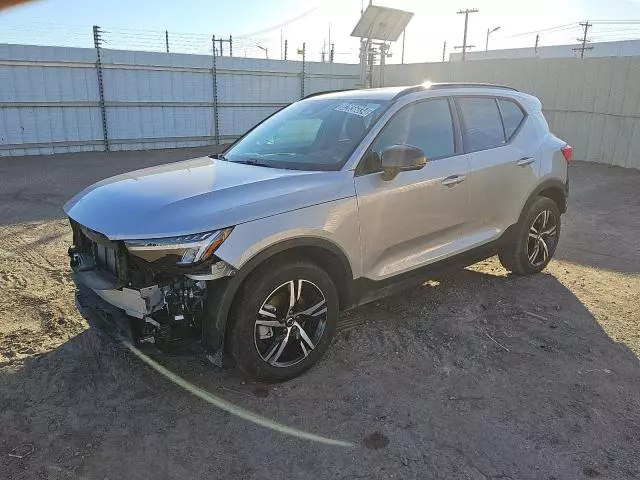 2024 Volvo XC40 Core