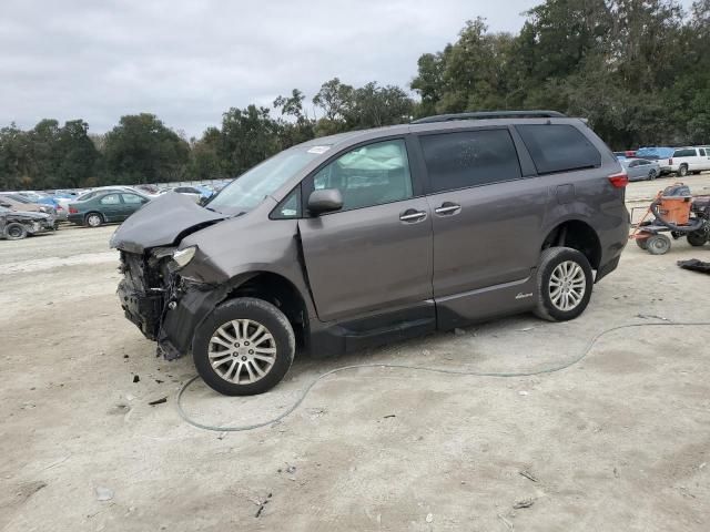 2016 Toyota Sienna XLE