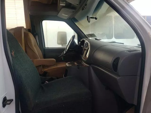 2000 Ford Econoline E450 Super Duty Cutaway Van