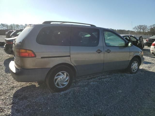 1999 Toyota Sienna LE