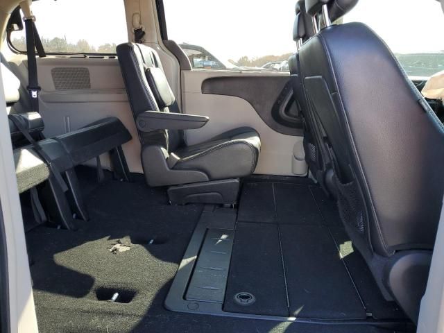 2012 Chrysler Town & Country Touring L