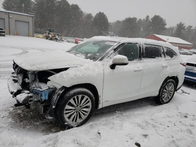 2022 Toyota Highlander Hybrid Platinum