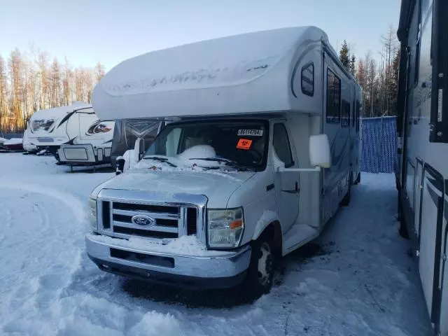 2010 Ford Econoline E450 Super Duty Cutaway Van