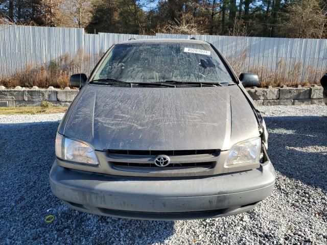 1999 Toyota Sienna LE