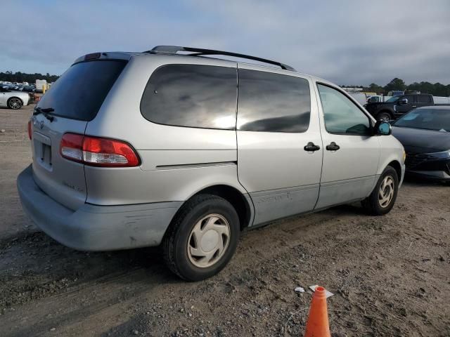 2001 Toyota Sienna LE