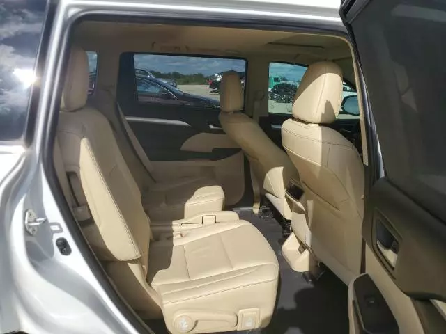 2019 Toyota Highlander SE