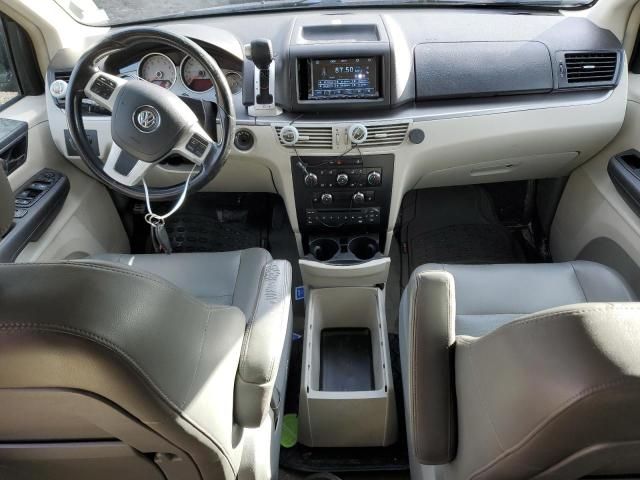 2012 Volkswagen Routan SE