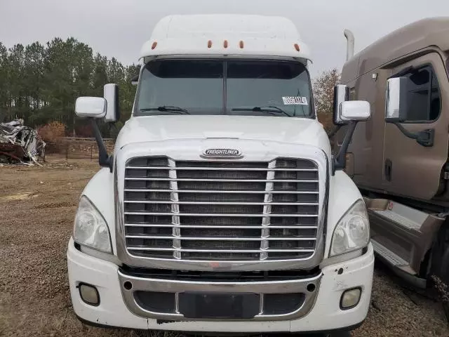 2015 Freightliner Cascadia 125