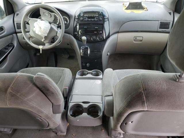 2004 Toyota Sienna CE