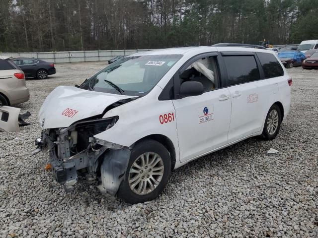 2000 Toyota Sienna LE