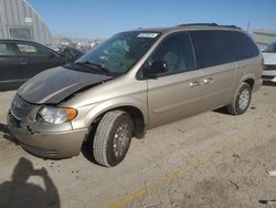 2004 Chrysler Town & Country LX en venta en Wichita, KS