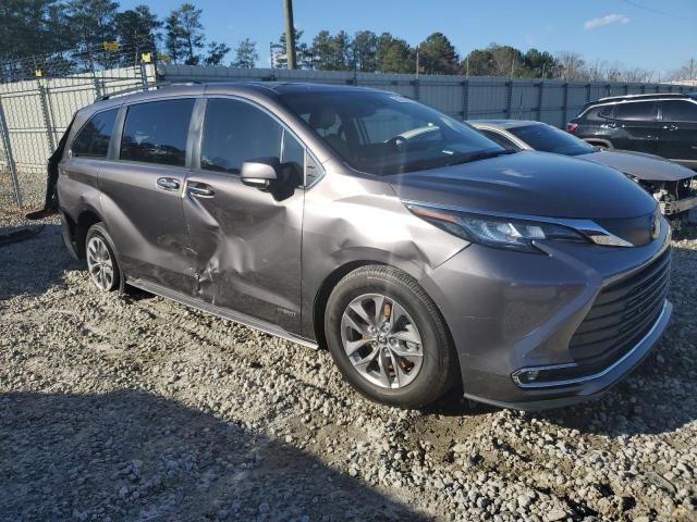 2021 Toyota Sienna XLE