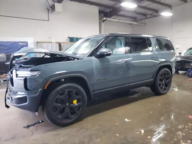 2025 Rivian R1S Premium