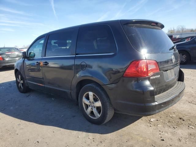 2010 Volkswagen Routan SE