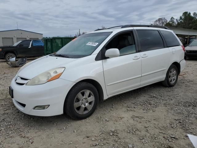 2010 Toyota Sienna XLE