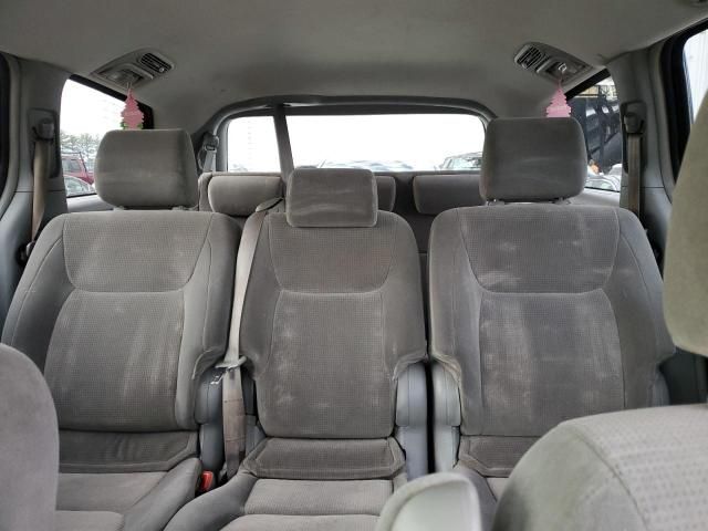 2004 Toyota Sienna CE