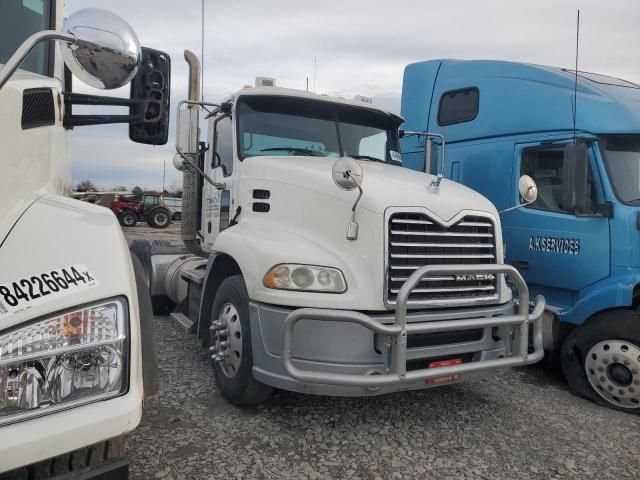 2013 Mack 600 CXU600