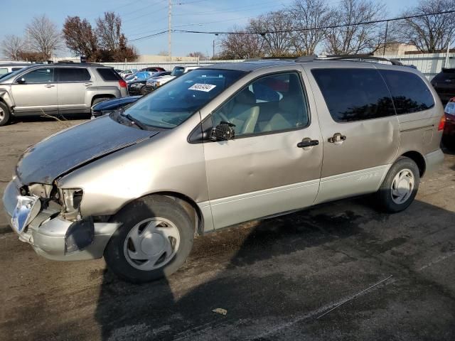 2000 Toyota Sienna LE