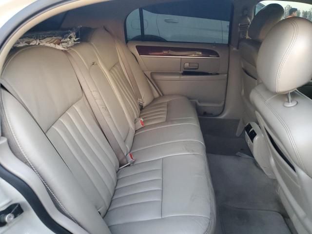 2004 Lincoln Town Car Executive