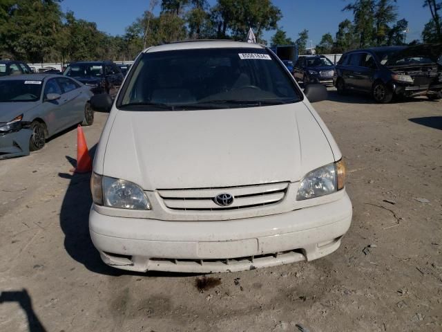 2001 Toyota Sienna LE