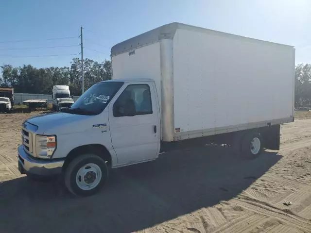 2018 Ford Econoline E350 Super Duty Cutaway Van