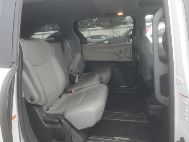 2022 Toyota Sienna XLE