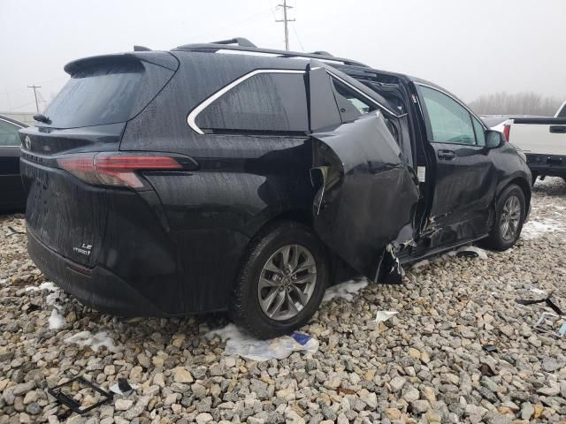 2022 Toyota Sienna LE