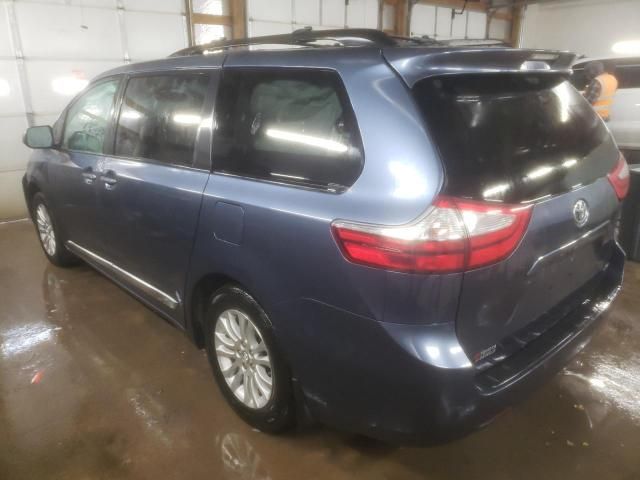 2017 Toyota Sienna XLE