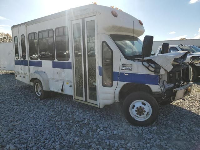 2011 Ford Econoline E350 Super Duty Cutaway Van