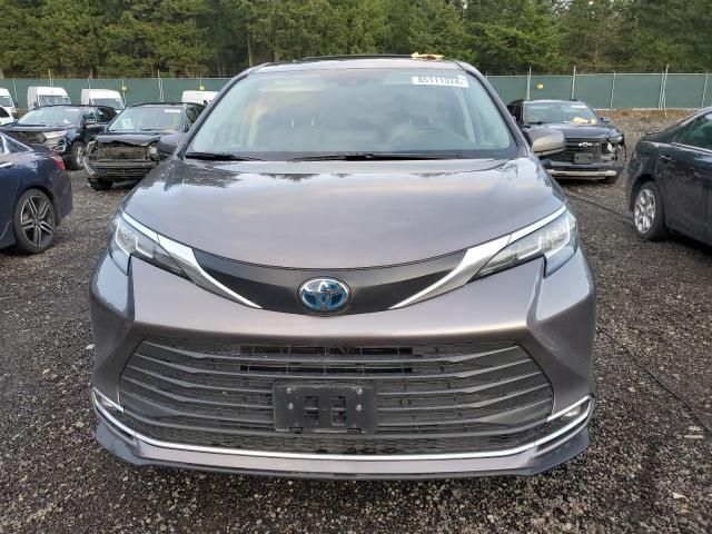 2021 Toyota Sienna XLE