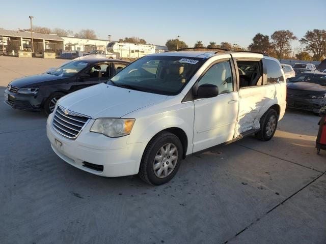 2010 Chrysler Town & Country LX