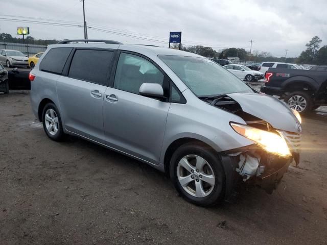 2017 Toyota Sienna LE