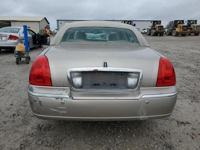 2003 Lincoln Town Car Signature