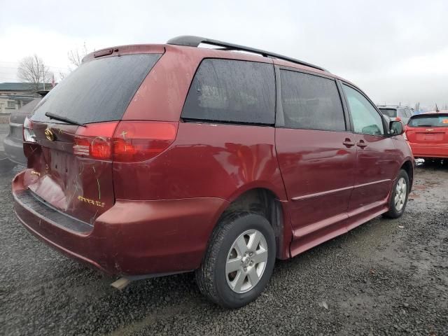 2004 Toyota Sienna XLE