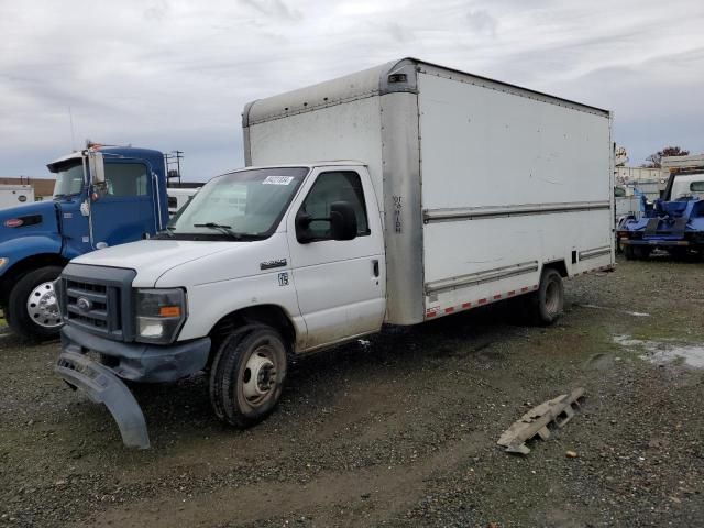 2015 Ford Econoline E350 Super Duty Cutaway Van