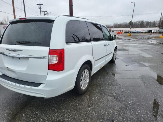 2016 Chrysler Town & Country Touring