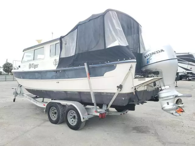 2005 Cdor Boat