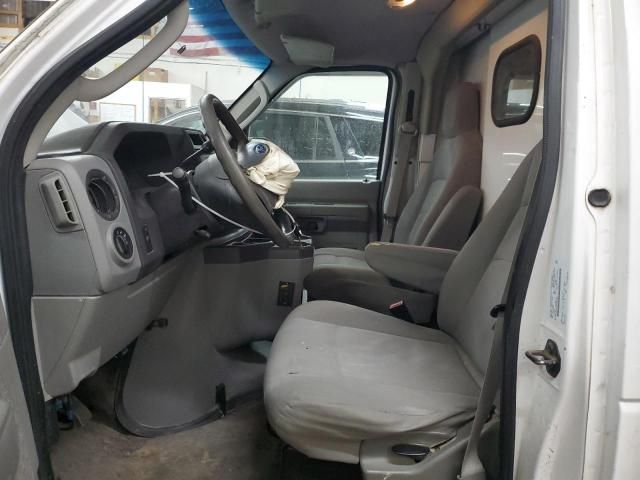 2010 Ford Econoline E350 Super Duty Cutaway Van