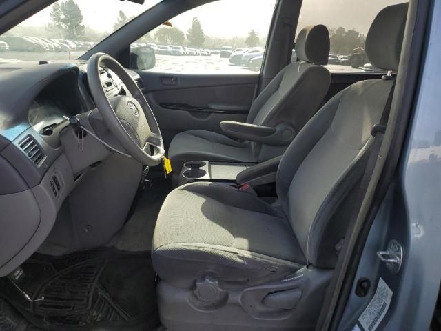 2004 Toyota Sienna CE