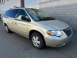 Chrysler Town & Country lx Vehiculos salvage en venta: 2005 Chrysler Town & Country LX