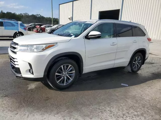 2018 Toyota Highlander SE