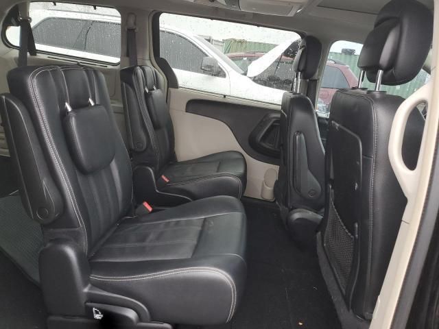 2016 Chrysler Town & Country Touring L