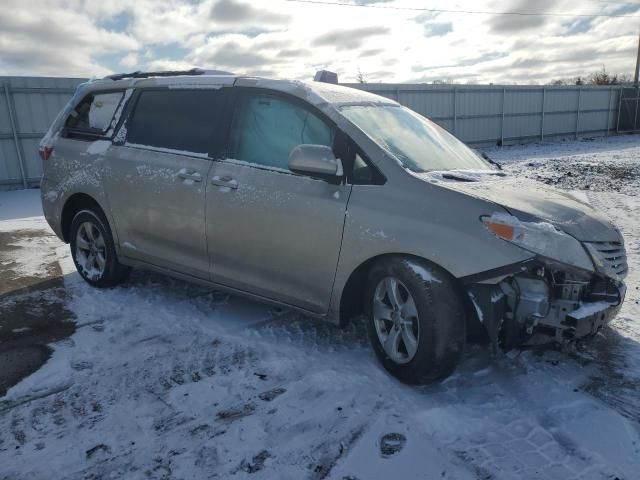 2017 Toyota Sienna LE