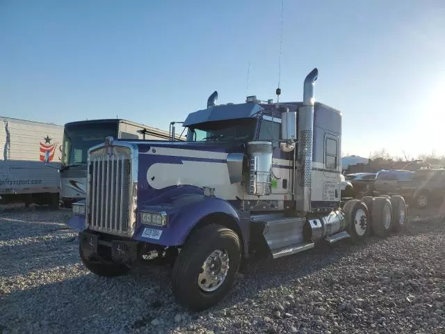 2015 Kenworth Construction W900