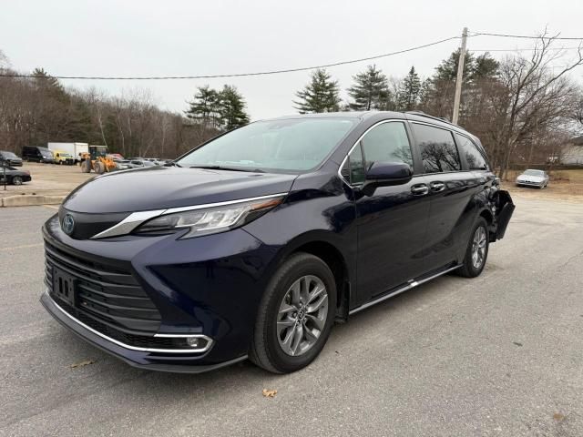 2022 Toyota Sienna XLE